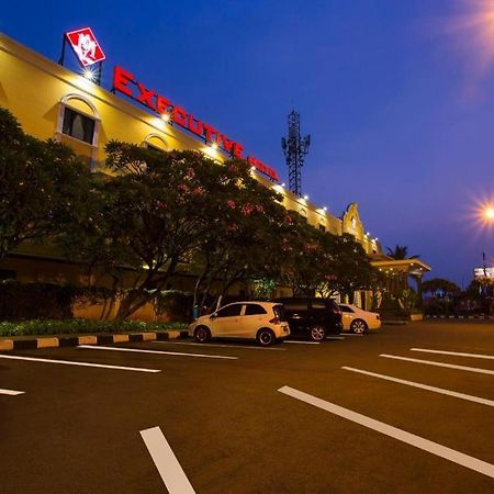 3 Putra Bi Executive Hotel Jakarta Exterior foto