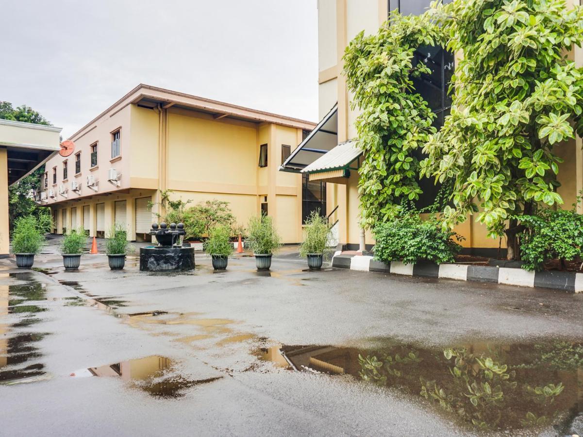 3 Putra Bi Executive Hotel Jakarta Exterior foto