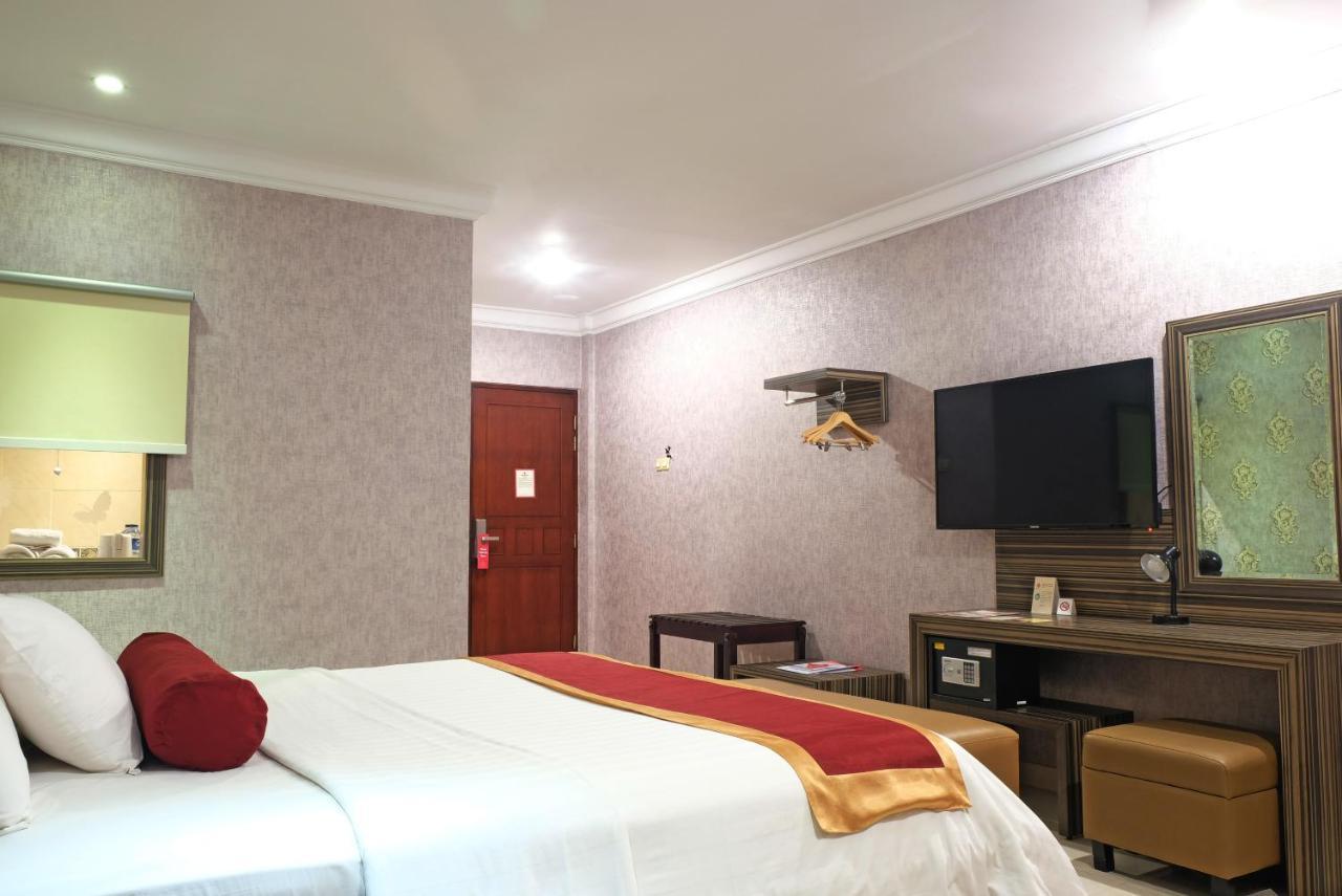 3 Putra Bi Executive Hotel Jakarta Exterior foto
