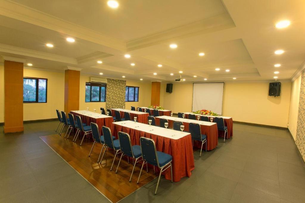 3 Putra Bi Executive Hotel Jakarta Exterior foto